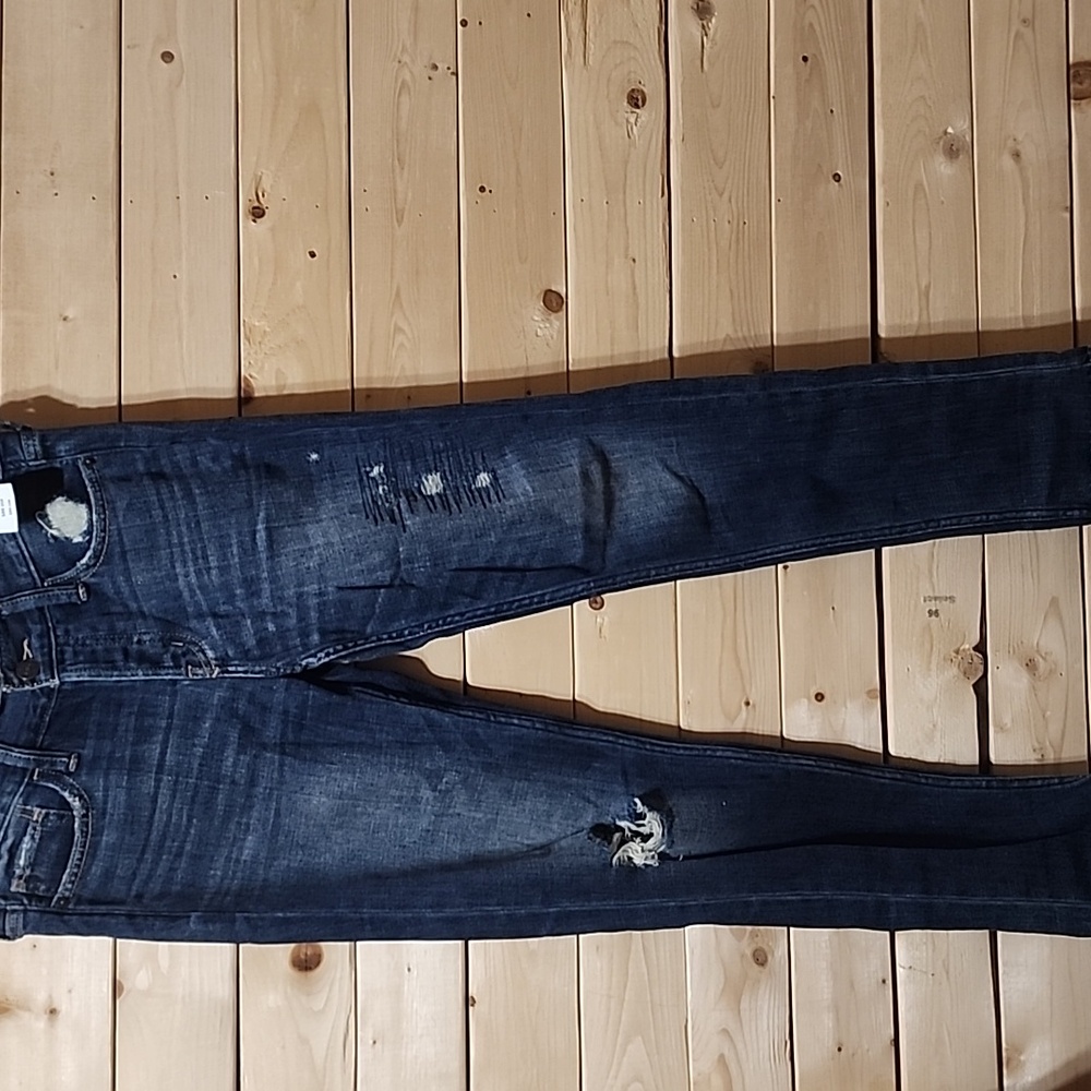Abercrombie & Fitch  28x32 Button Fly Distressed Size 00 R inseam 26in NEW